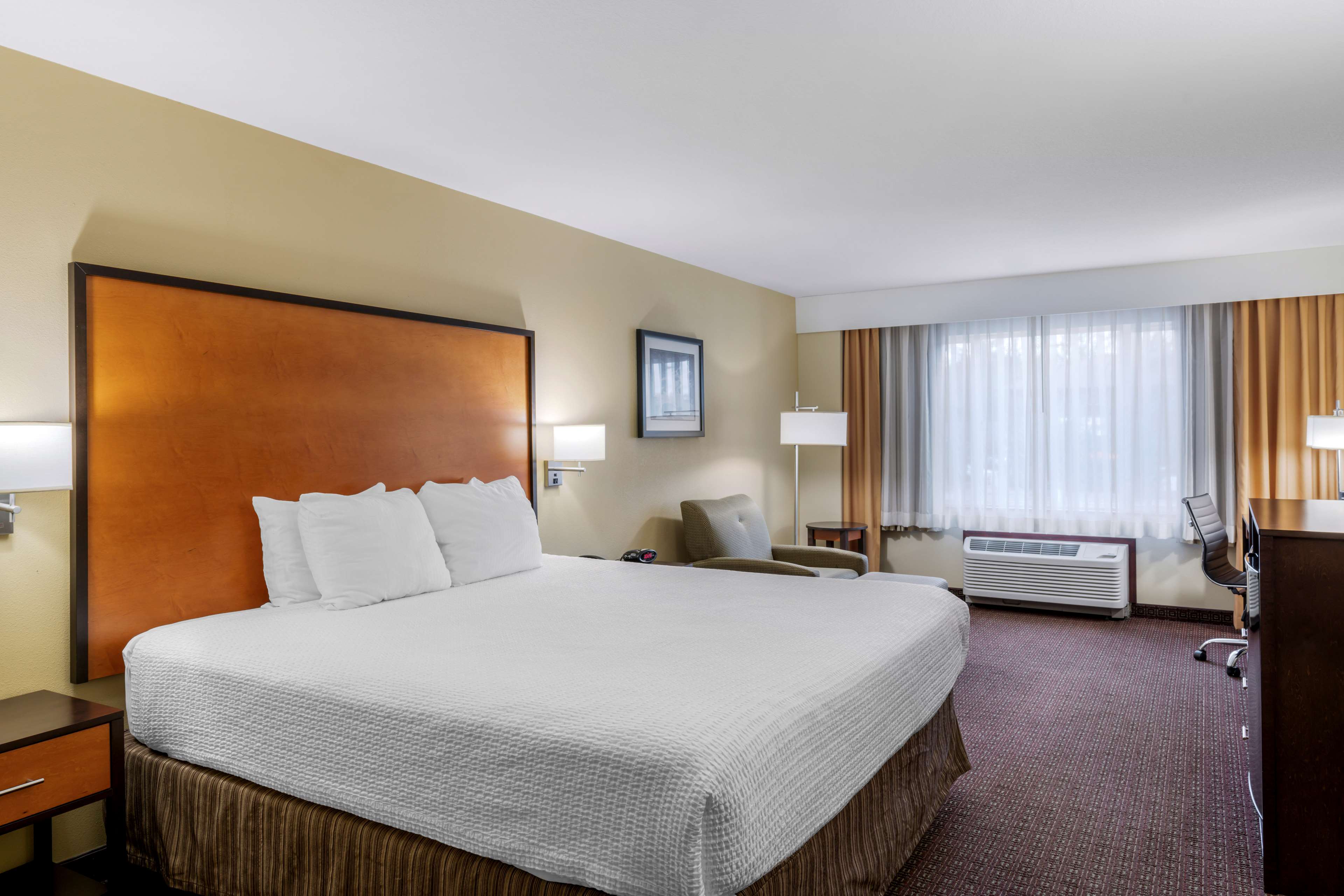 Best Western Plus Cascade Inn & Suites - Tap to explore photos