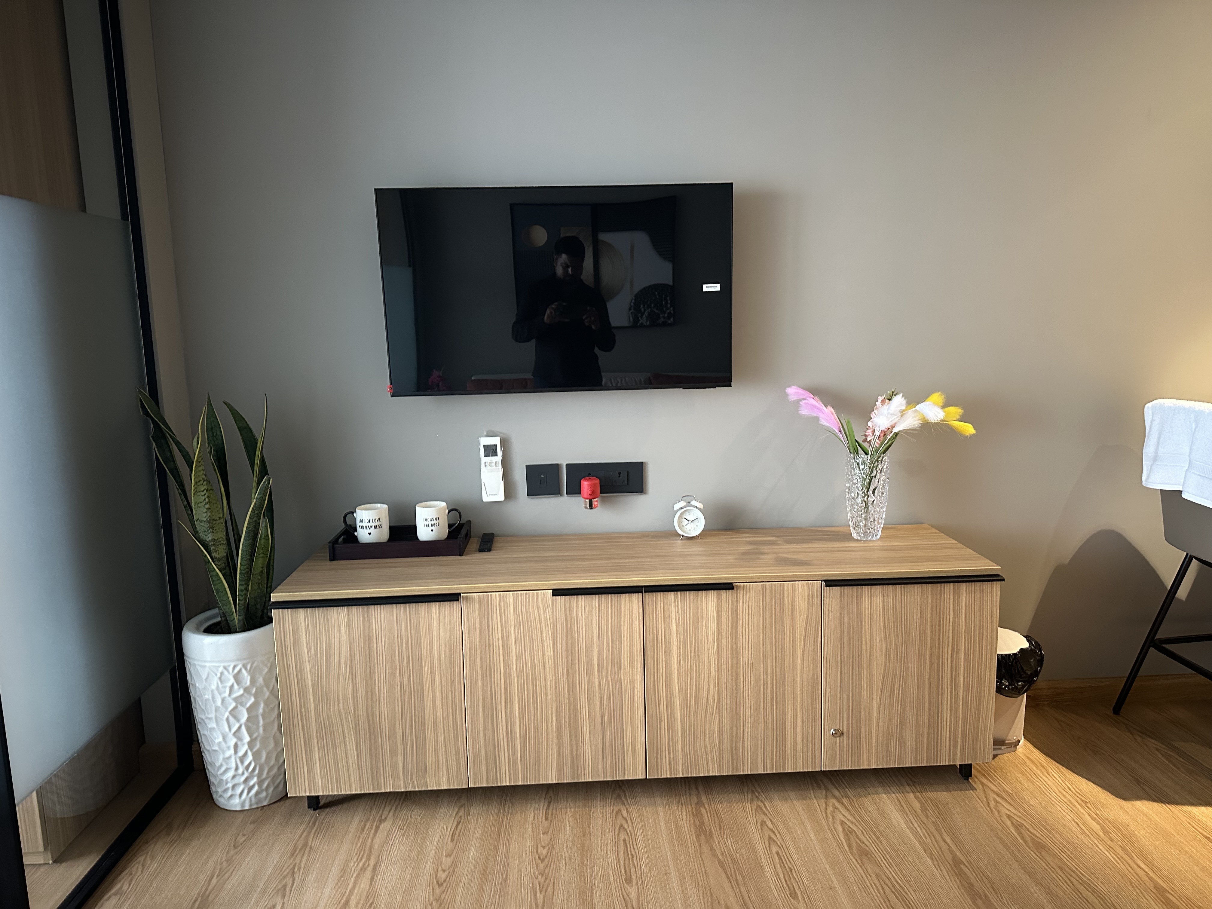 The Vilton | Entire Studio Apartments - Tap to explore photos