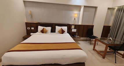 HOTEL YASH GRAND Room Type - Deluxe Room with Bathtub HOTEL YASH GRAND Room Type - Deluxe Room with Bathtub
