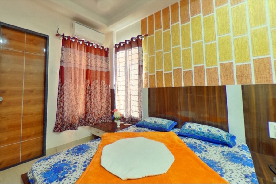 Hotel Dhanraj Deluxe Kolhapur Maharashtra - Tap to explore photos