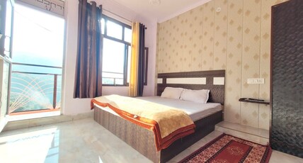 Royal's Homestay | Rooms & Caretaker Room Type - Deluxe mountain view room