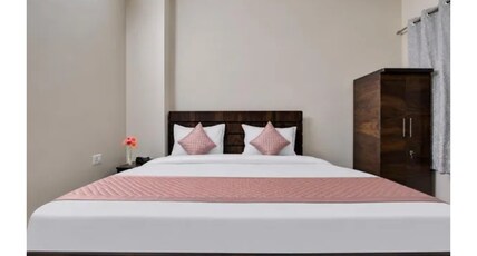 FabHotel JK Inn Room Type - Deluxe Room