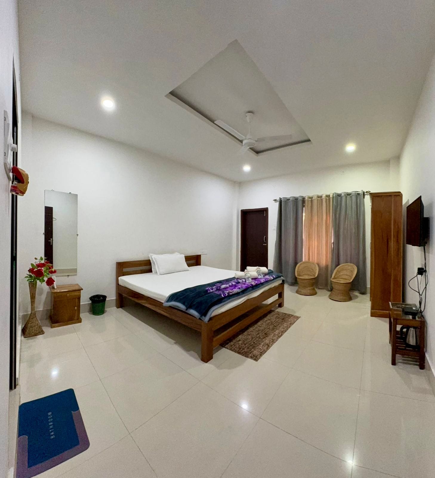 Hotel Shivaji Inn - Tap to explore photos