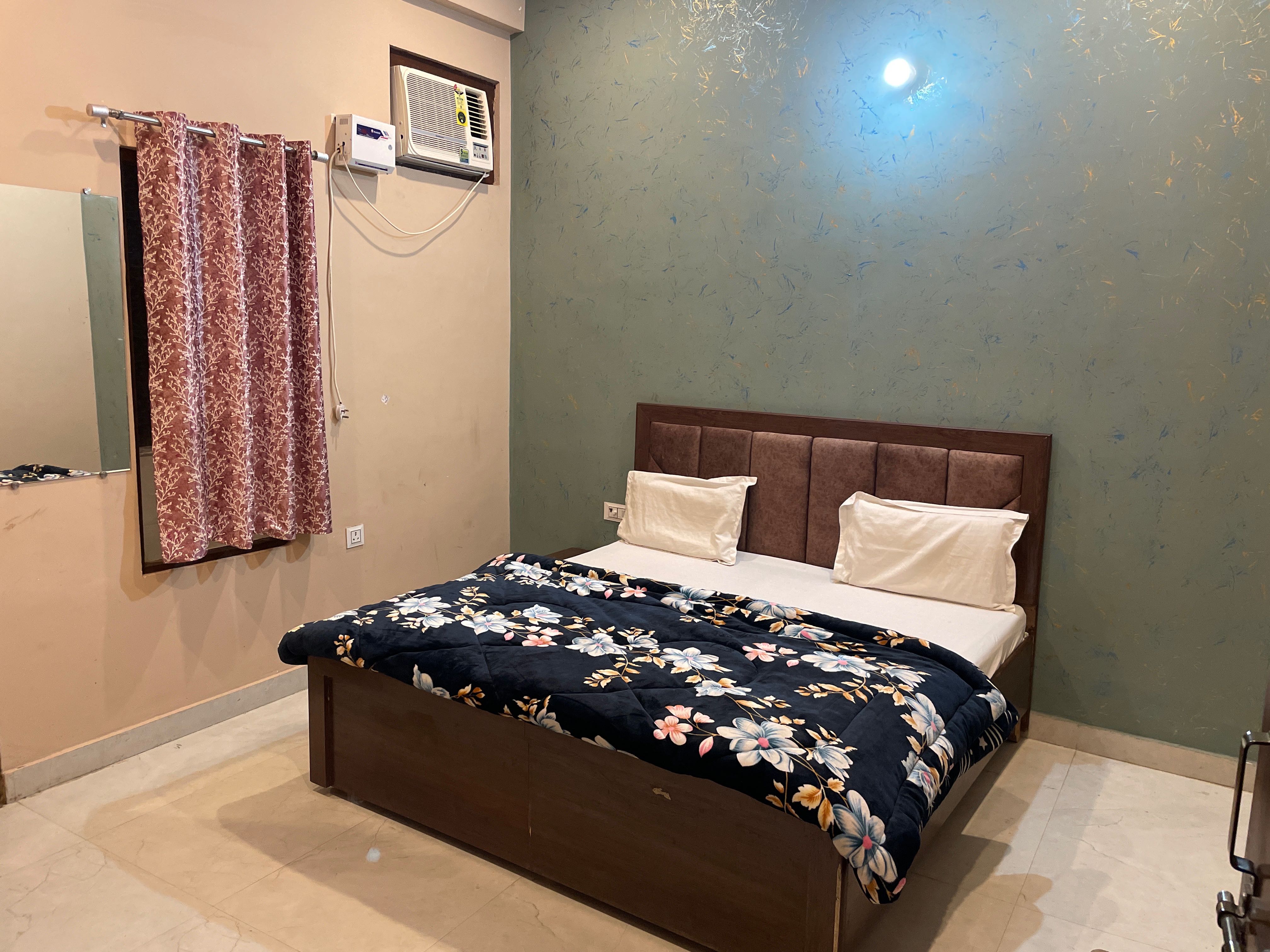 Hotel O S G Dham - Tap to explore photos