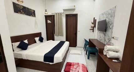 Jasmin - A Luxury Stay I 5 min from TajMahal Room Type - Deluxe Room