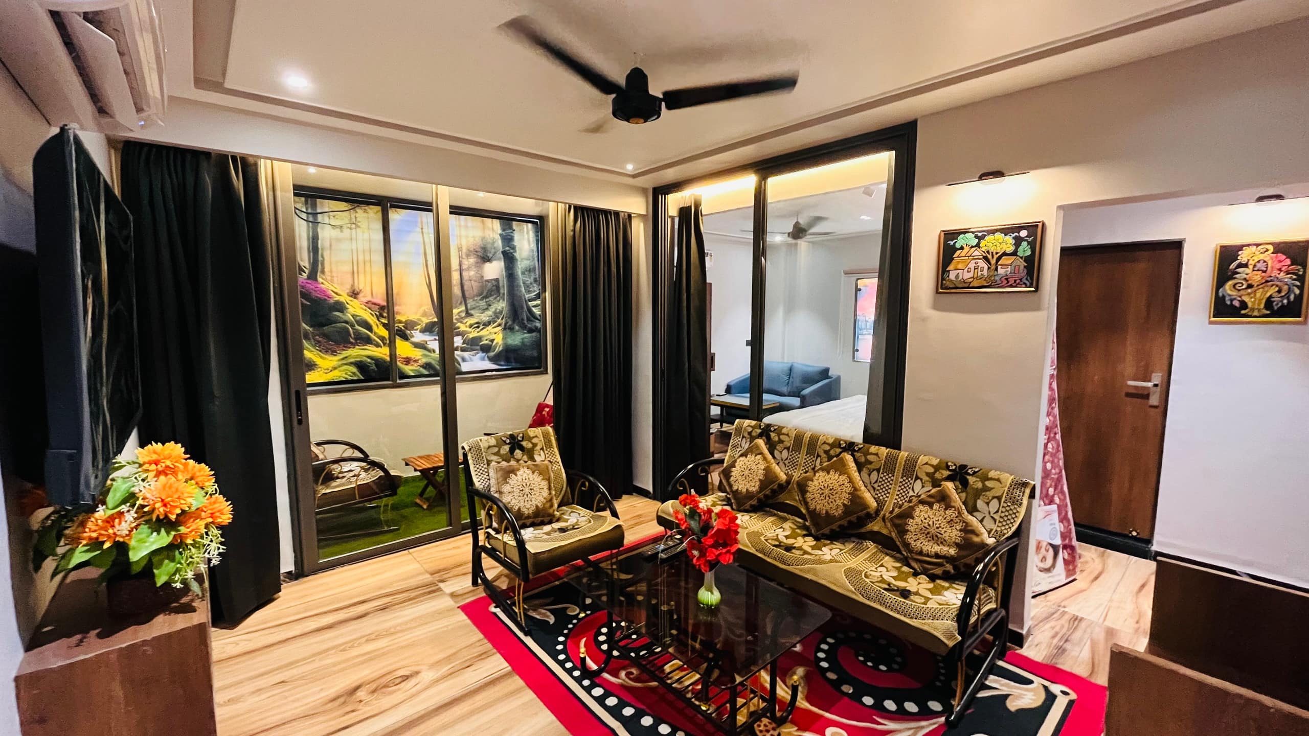 ShivPreet Stay Cozy Room with Balcony - Tap to explore photos