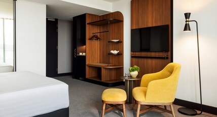 Crowne Plaza ADELAIDE MAWSON LAKES Room Type - 1 King Standard