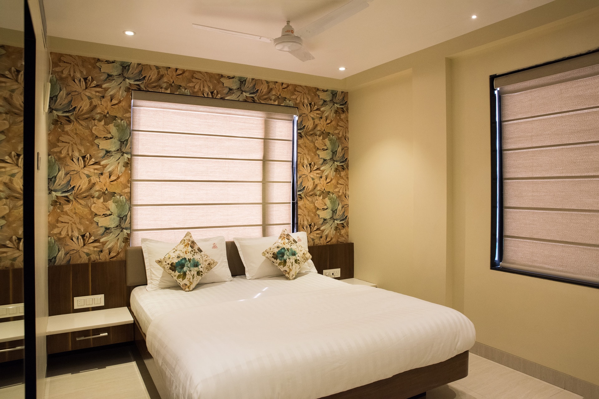 Hotel Sangat Regency - Tap to explore photos