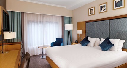 DoubleTree by Hilton London Victoria Room Type - QUEEN GUEST ROOM