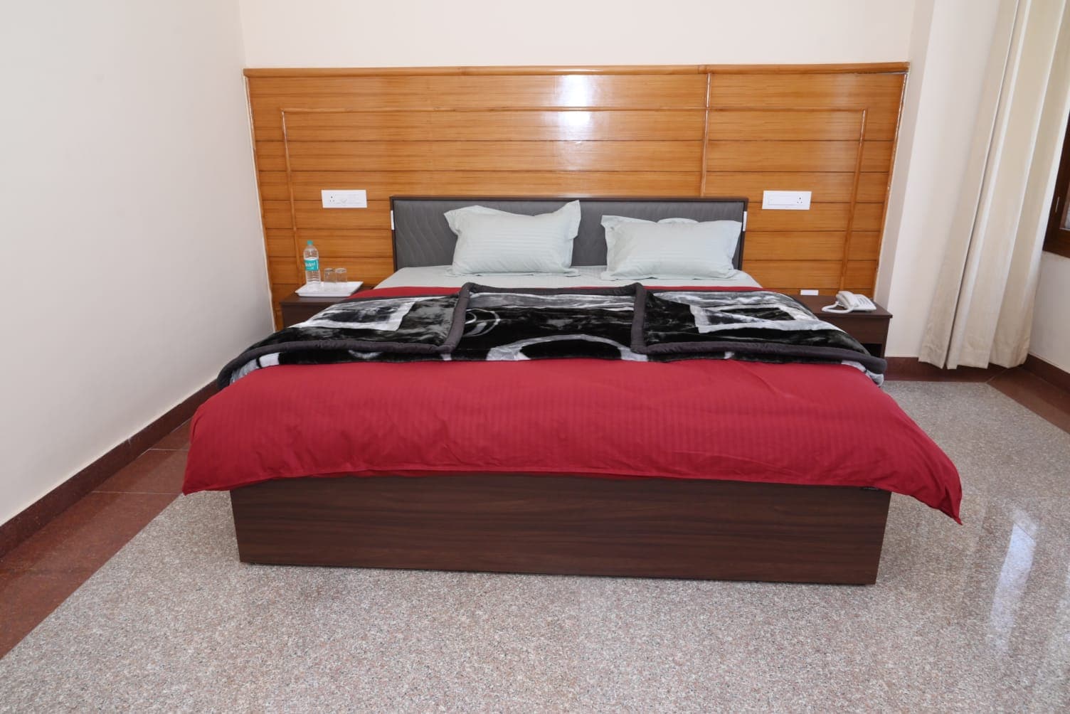 Hotel Som Kunj Circuit House - Tap to explore photos