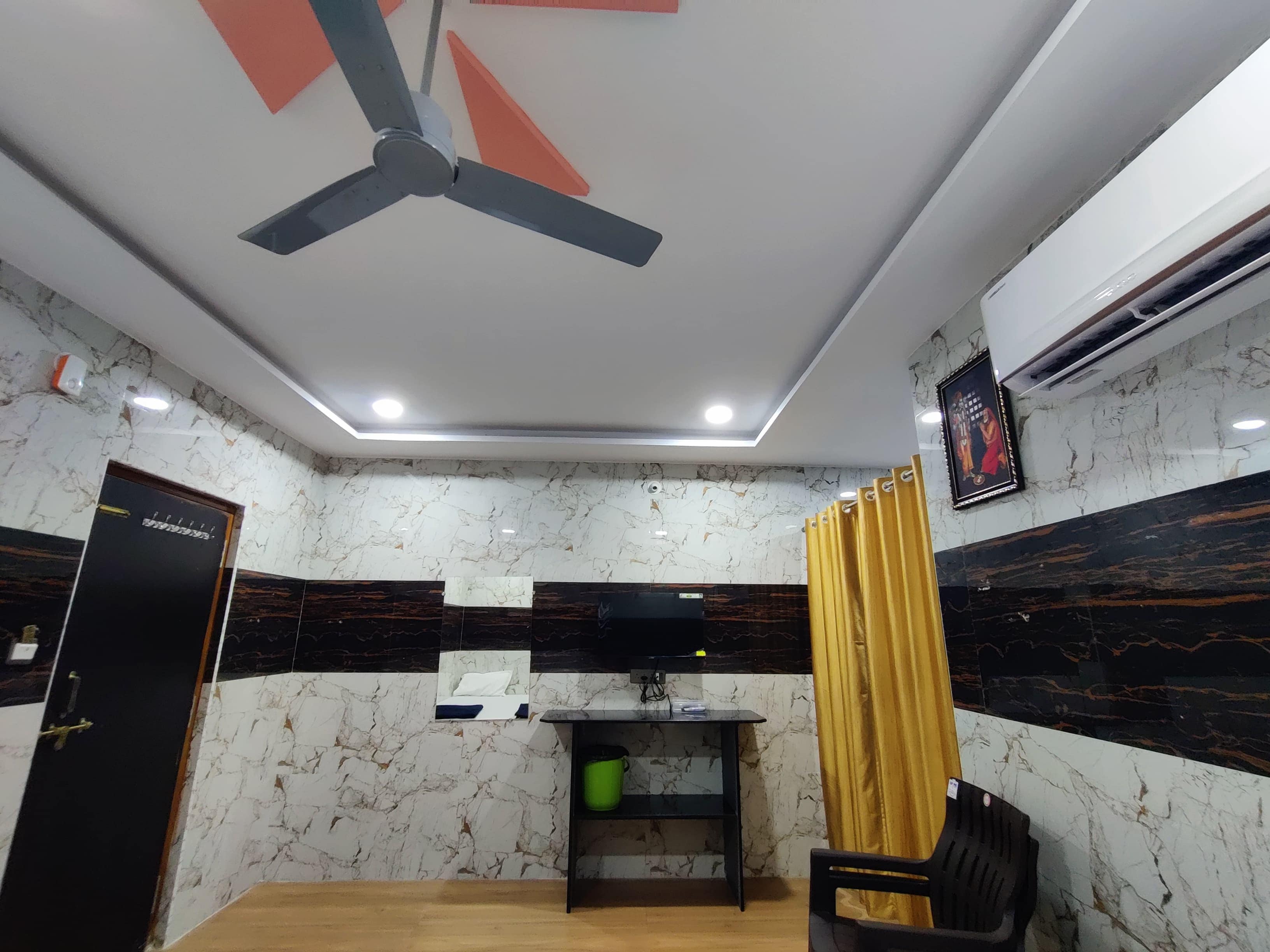 GPG RESIDENCY (GURUPADUKA GRAND RESIDENCY ) - Tap to explore photos