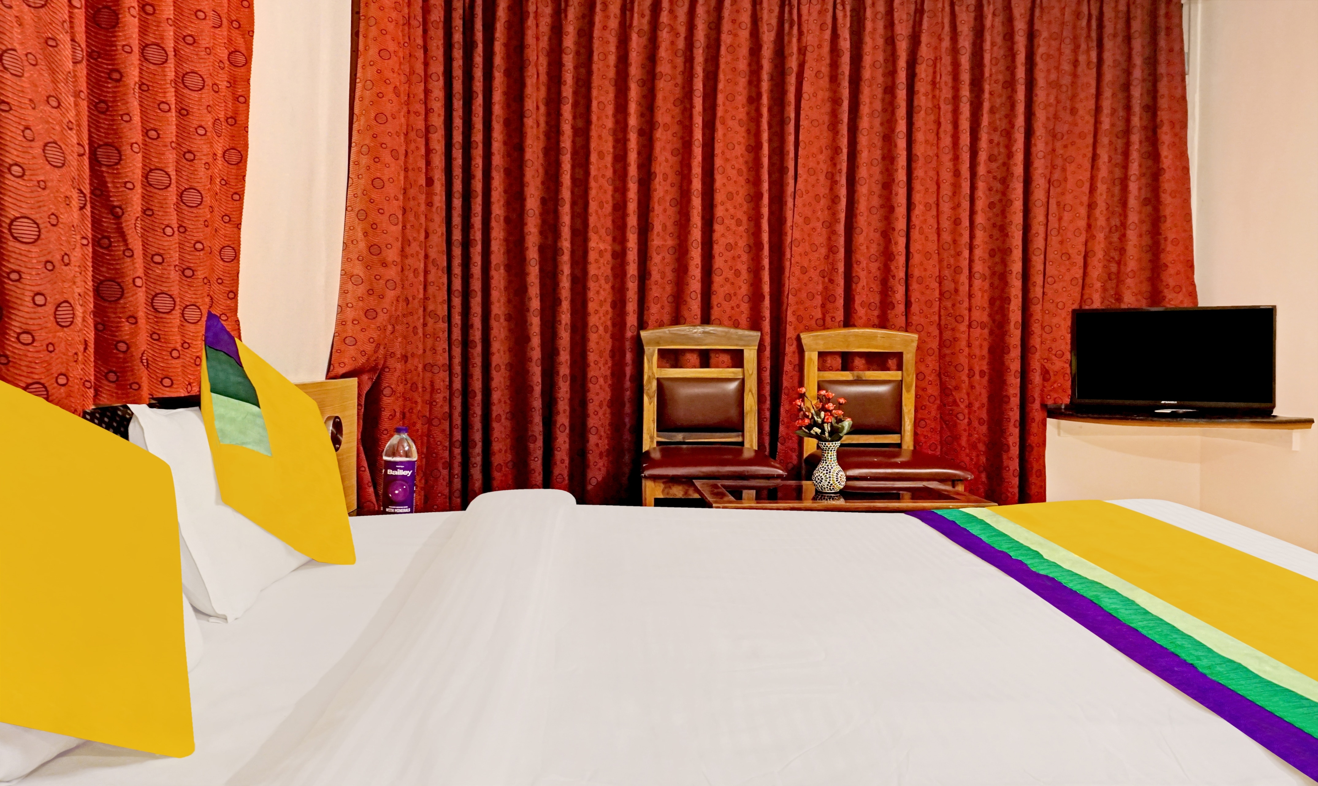Itsy Hotels Crown Inn - Tap to explore photos