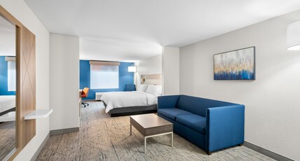 Holiday Inn Express & Suites MORRILTON Room Type - 1 King Suite Extra Floor Space