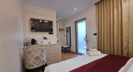 Kavin Akasa  The Mall Room Type - Club Room with Mountain View