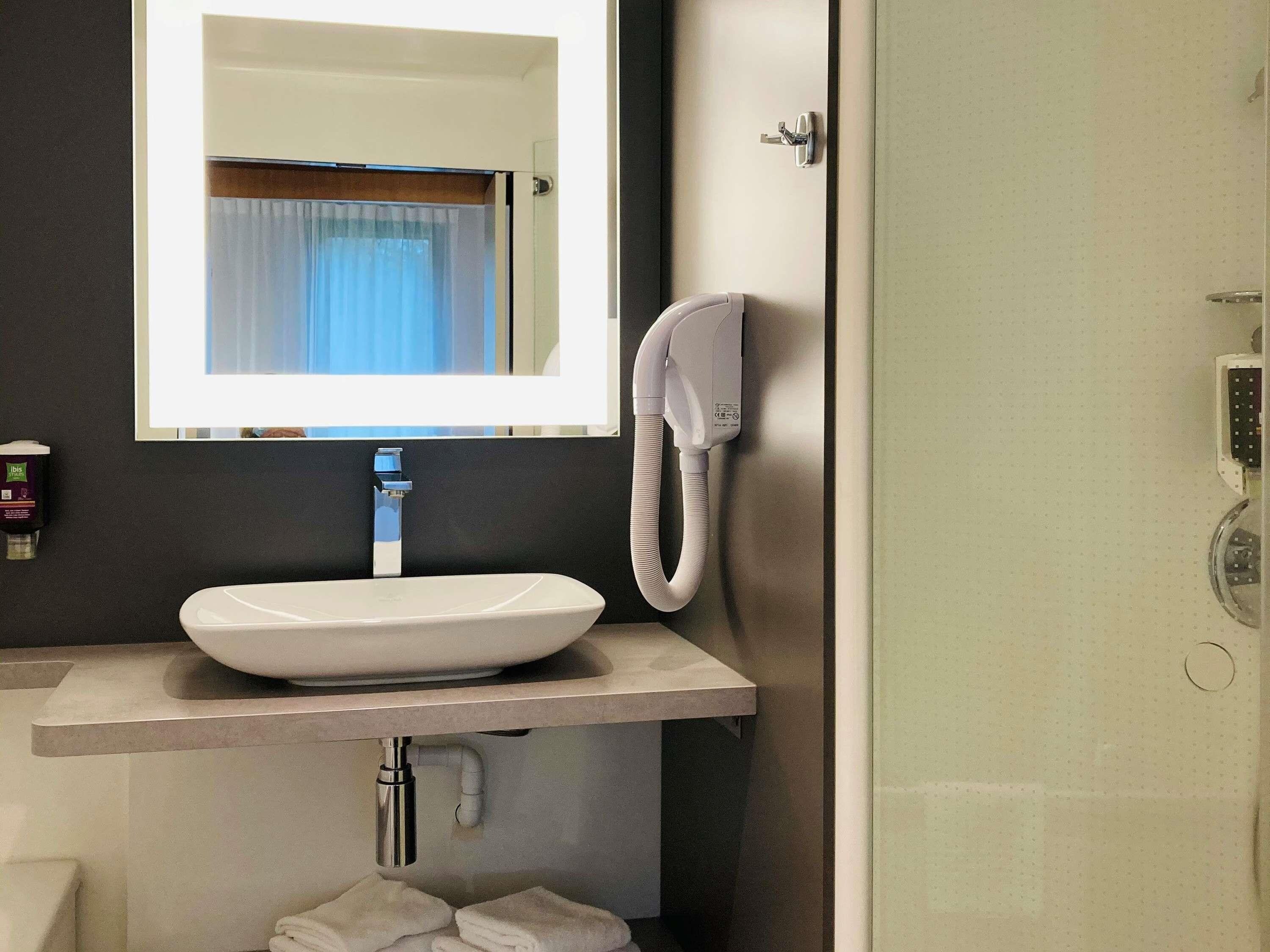 ibis Styles Lille Aeroport - Tap to explore photos