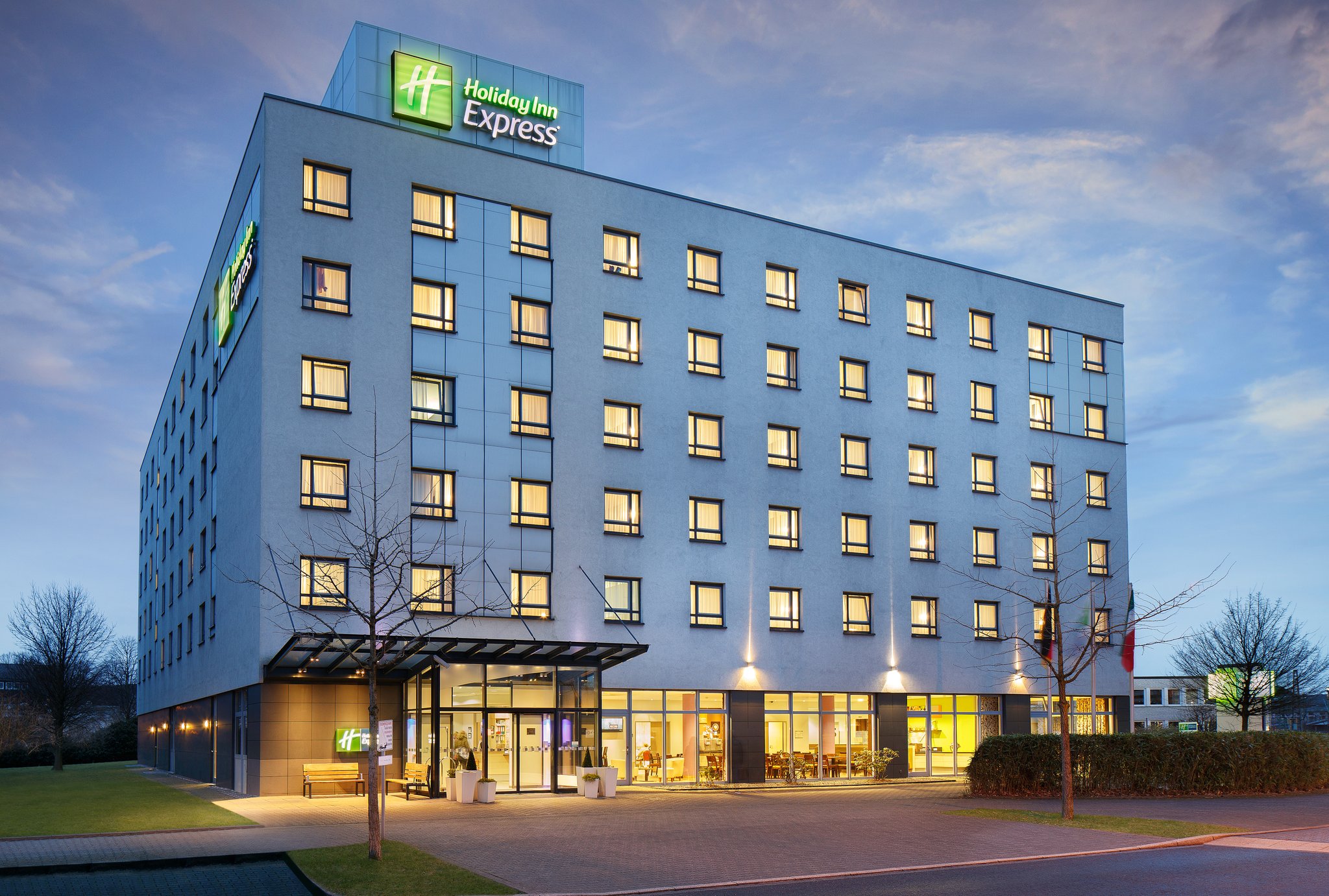 HOLIDAY INN EXPRESS DUSSELDORF - CITY NORTH - Tap to explore photos