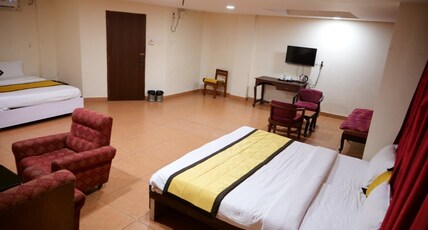 WOODLANDS HOTEL Room Type - FAMILY SUITE
