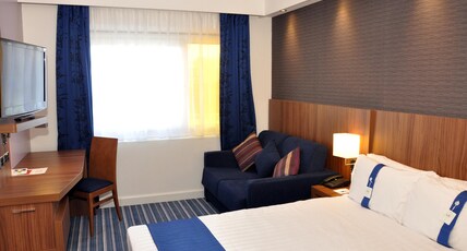 Holiday Inn Express CHESTER - RACECOURSE Room Type - 1 Double Standard Single Sofa Bed Free Hot Breakfast