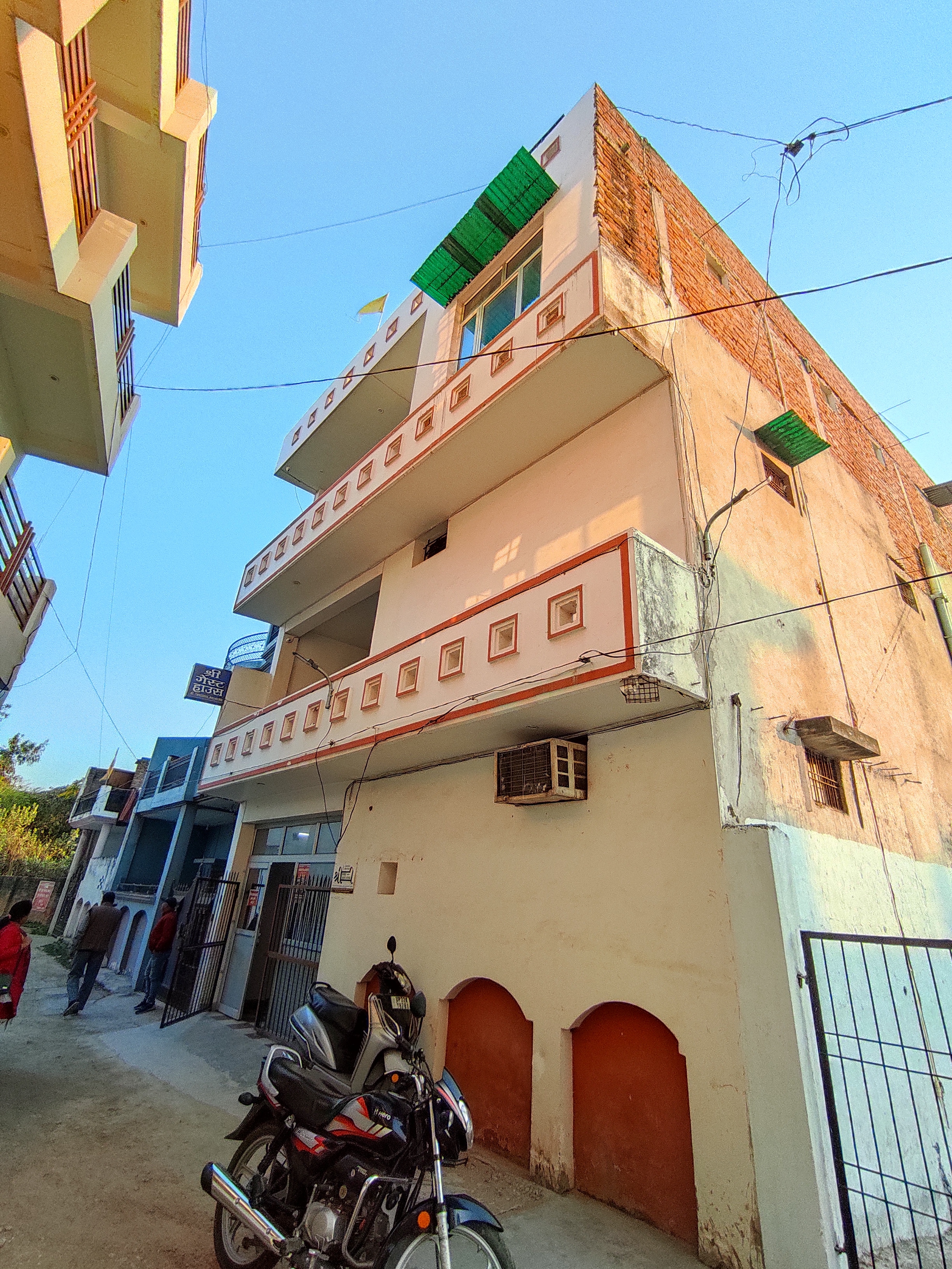 Shree guest house - Tap to explore photos