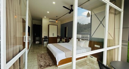 Dream Wagon Hotel Room Type - Ac Deluxe Room with Balcony