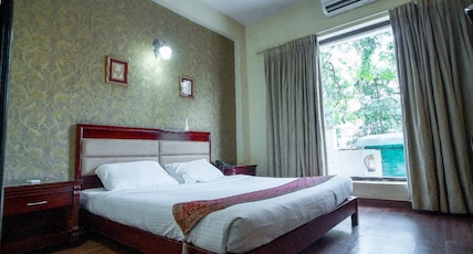 Enkay Residency V Block-Cyber City Room Type - Deluxe Queen Room with Balcony