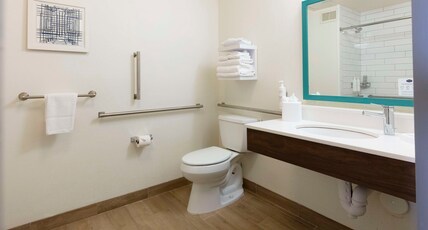 Hampton Inn by Hilton Scranton at Montage Mountain Room Type - KING ACCESSIBLE W TUB NS