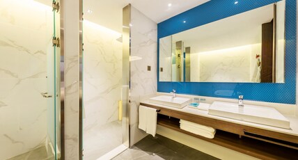 Holiday Inn Express Yichang Riverside Room Type - 1 King Bed Suite
