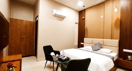 THE ELITE REGENCY - A Luxury Hotel Rooms By Crowne Group Room Type - Deluxe King Room