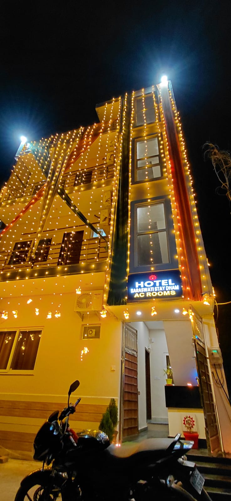 Hotel Saraswati Stay Dham - Tap to explore photos