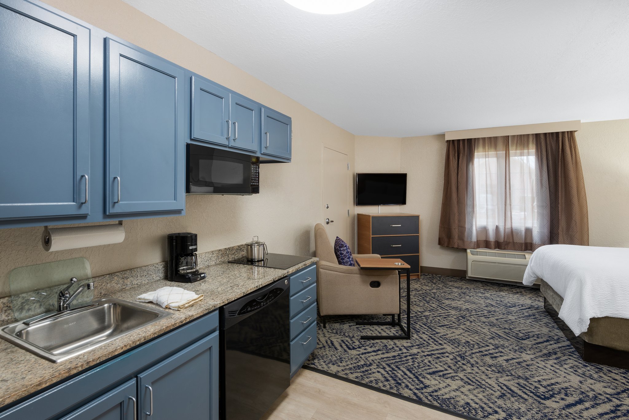 Candlewood Suites Chesapeake-Suffolk - Tap to explore photos