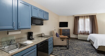 Candlewood Suites Chesapeake-Suffolk Room Type - 1 Queen Bed Studio Suite