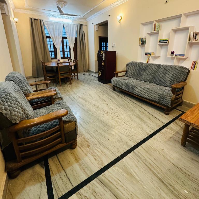 Star Guest House - Premium 3BHK Serviced Apartment - Tap to explore photos