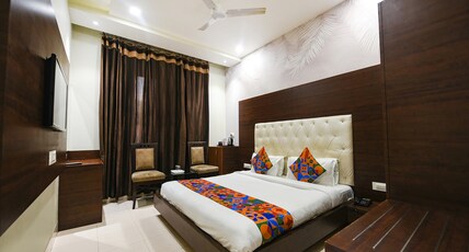 FabHotel KK Continental - 100m from Amritsar Junction Railway Station Room Type - Deluxe Room
