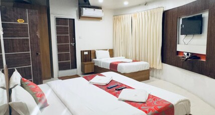 Hotel Paradise Green's Room Type - Deluxe AC ( King Bed Hygienic Rooms )