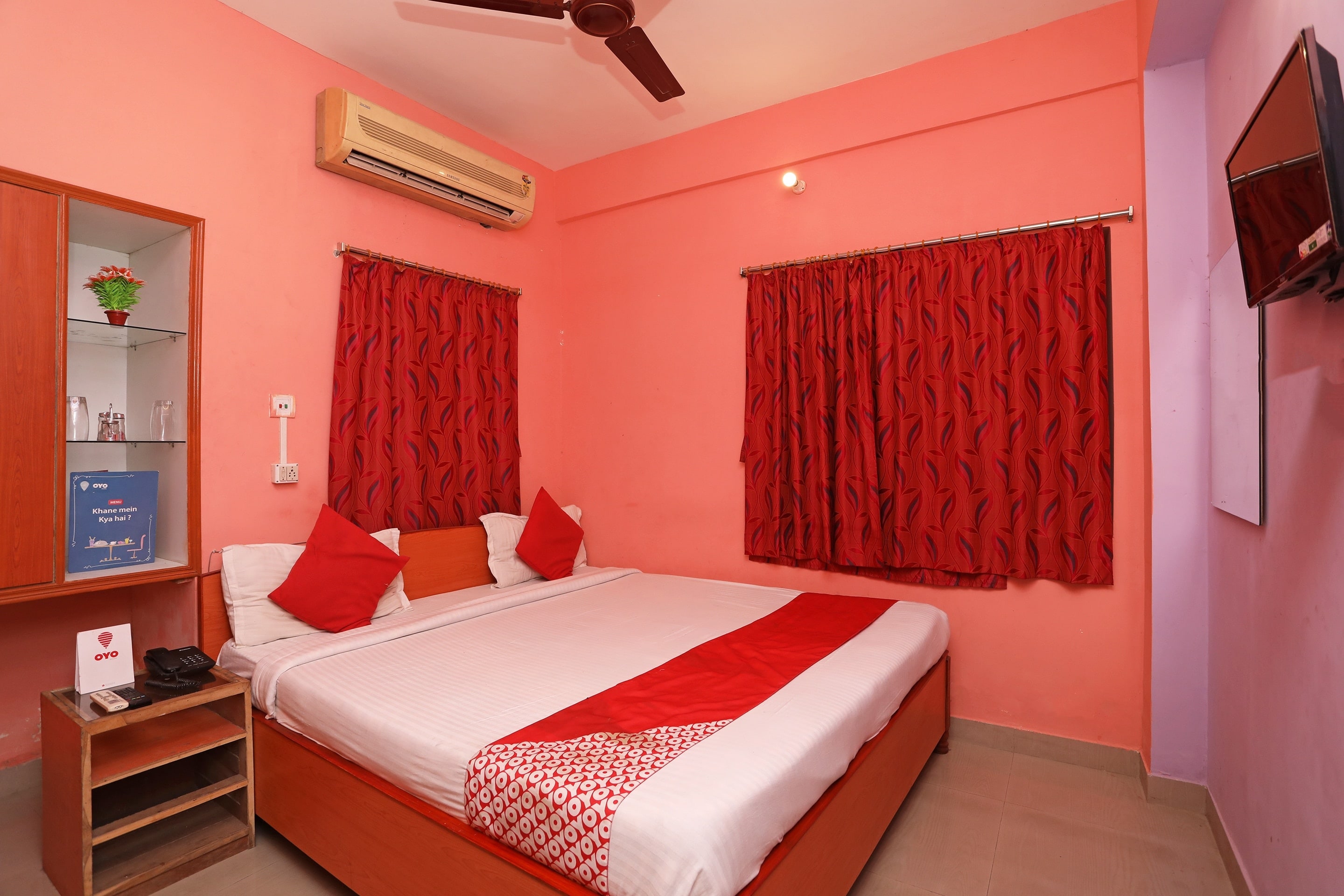 Hotel O Silver Inn Near Acropolis Mall - Tap to explore photos