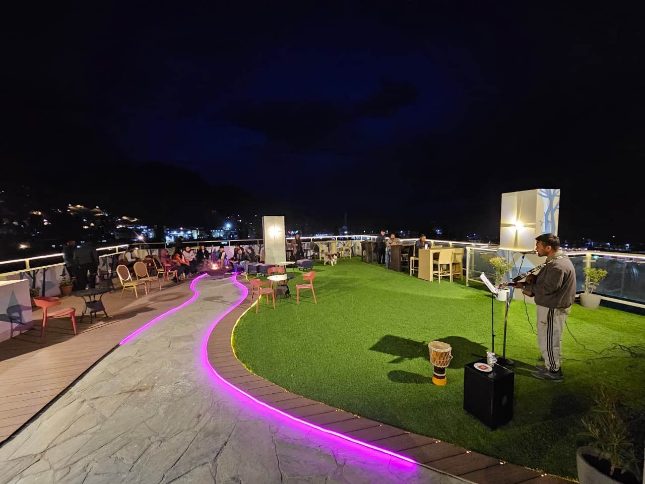 Hotel Northern Singge - Tap to explore photos