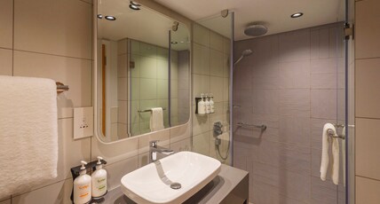 Holiday Inn Lusaka Room Type - 1 Queen Standard
