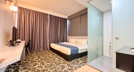 Kingston Hotel 13 @ Penang Hill, George Town (Formerly De View Hotel) Room Type - Deluxe King with Balcony