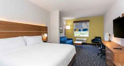 Holiday Inn Express & Suites MIRAMAR Room Type - 1 King Bed Suite Communications Access