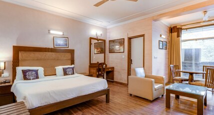 Golden Leaf Hotel Room Type - Deluxe Room