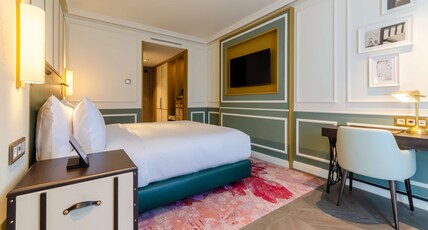 The Emerald House Lisbon, Curio Collection by Hilton Room Type - KING DELUXE ROOM