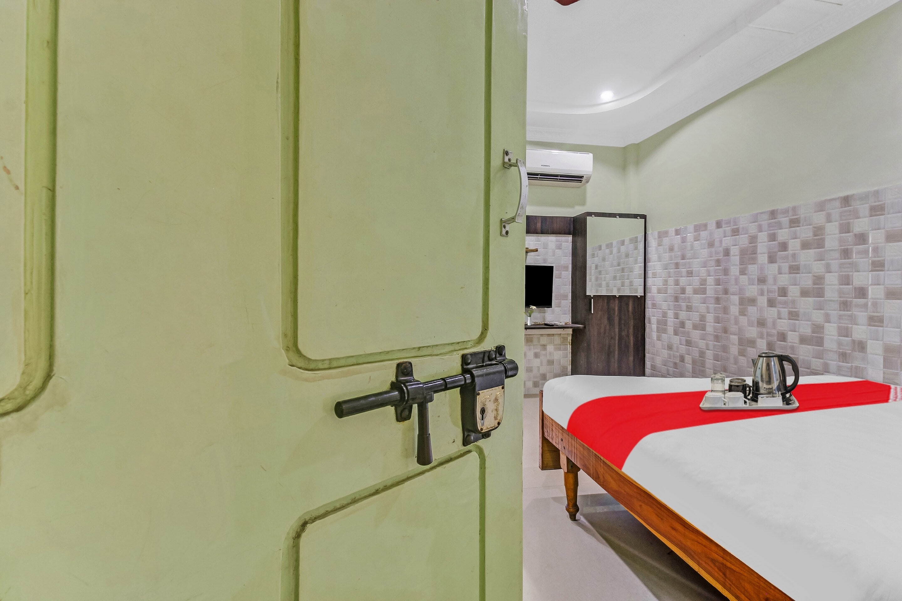 Super Hotel O Sridhar - Tap to explore photos