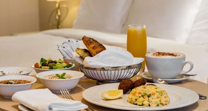 The Diplomat Radisson Blu Hotel, Residence & Spa Room Type - Grand Suite - Lounge Access