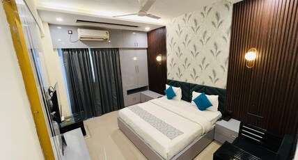 Hotel Paras Plaza Room Type - Executive Room with Balcony (Mountain View) Hotel Paras Plaza Room Type - Executive Room with Balcony (Mountain View)