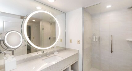 Embassy Suites Raleigh - Durham Airport/ Brier Creek Room Type - 1 KING BED FAMILY SUITE