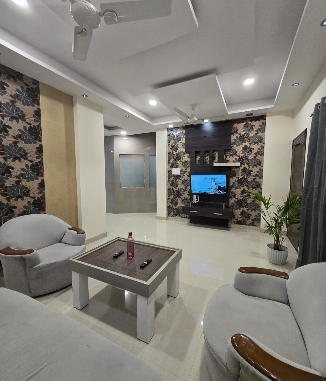 Satyabhama Homestay - Pearl - Luxury 2BHK appt. - Tap to explore photos