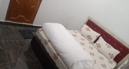 HARI GIRDHAR HOME STAY Room Type - Bedroom 4