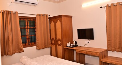 Shridham Homestay Room Type - 101 Deluxe AC Double Bedroom with Attach Private Bathroom