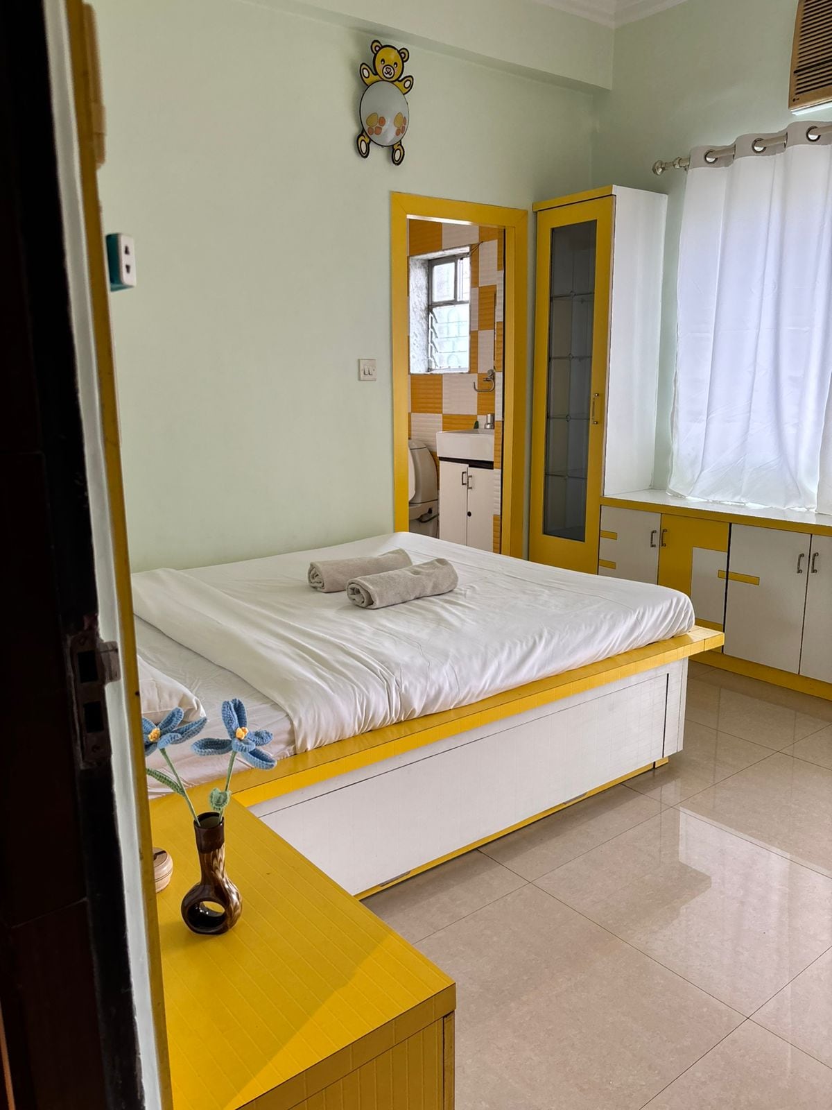 Glen Family Stay Kolkata - Tap to explore photos