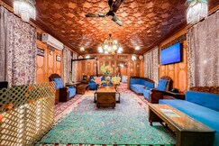 Address of Houseboat New Manila